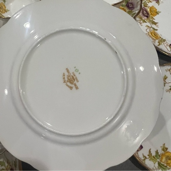 Vintage Royal Albert Crown China Poppies Tea Set – Service for 4 – Hand Painted - Picture 12 of 16